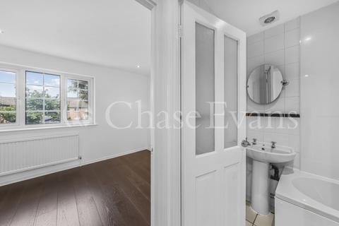 23 York Close, London, E6 5QN
