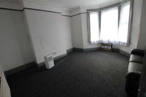 6 bedroom house to rent, Wingrove Road, Newcastle Upon Tyne NE4