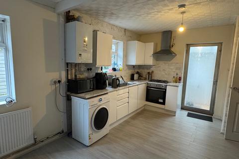 4 bedroom semi-detached house to rent, Dartford Avenue, London N9
