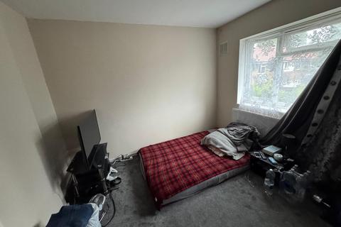4 bedroom semi-detached house to rent, Dartford Avenue, London N9