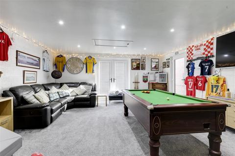 4 bedroom detached house for sale, Swan Meadow, Colwick NG4