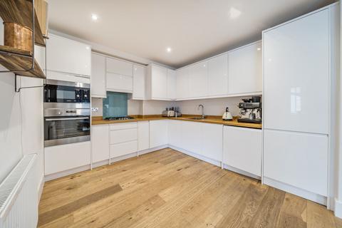 2 bedroom flat for sale, Coldharbour Lane, London SW9