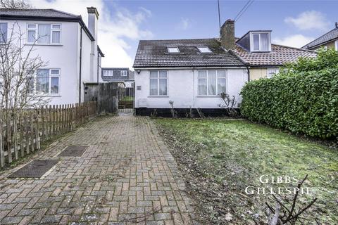 3 bedroom bungalow to rent, Alandale Drive, Pinner, HA5