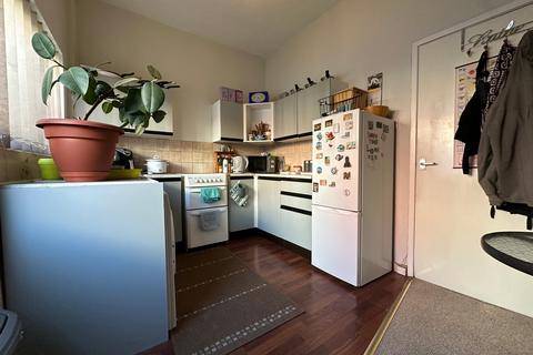2 bedroom terraced house to rent, De Lacy Street, Ashton-on-Ribble, Preston, PR2