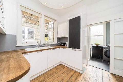 3 bedroom maisonette for sale, Barcombe Avenue, London SW2