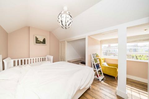 3 bedroom maisonette for sale, Barcombe Avenue, London SW2
