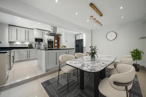 5 bedroom detached house for sale, Woodlands Close, Apperley Bridge, West Yorkshire, BD10