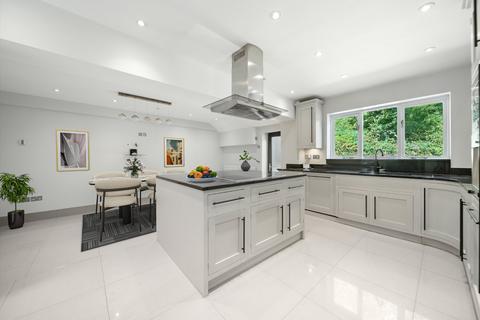 5 bedroom detached house for sale, Woodlands Close, Apperley Bridge, West Yorkshire, BD10