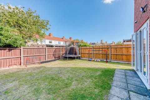 3 bedroom detached house for sale, Laurel Road, Lowestoft