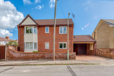 3 bedroom detached house for sale, Laurel Road, Lowestoft