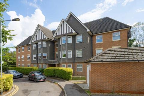 2 bedroom flat for sale, Boddington Gardens, London W3