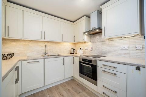 2 bedroom flat for sale, Boddington Gardens, London W3