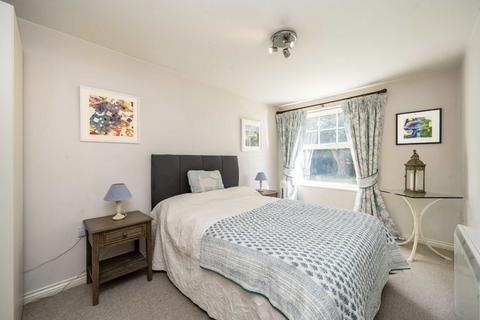 2 bedroom flat for sale, Boddington Gardens, London W3