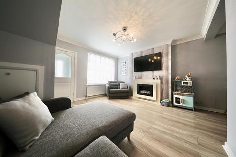 2 bedroom terraced house for sale, Brooklands Road, Hull