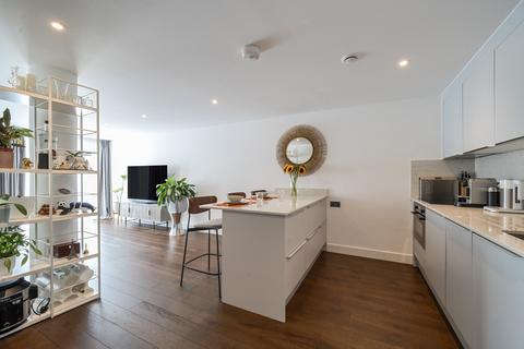 undefined, East Smithfield, Tower Hill E1W