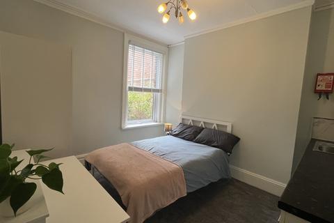1 bedroom house of multiple occupation to rent, Ashley Road, Poole, Dorset, BH14