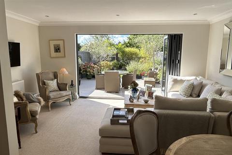 3 bedroom maisonette for sale, High Street, Cranleigh, Surrey