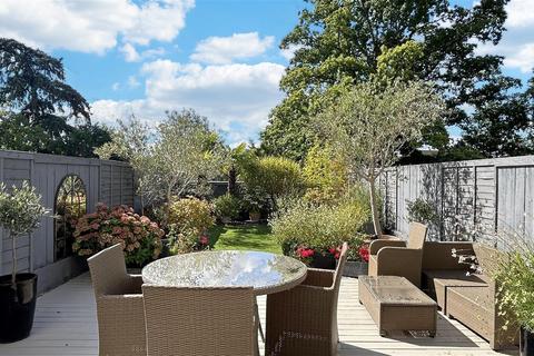 3 bedroom maisonette for sale, High Street, Cranleigh, Surrey