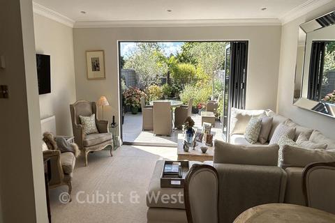 3 bedroom maisonette for sale, High Street, Cranleigh, Surrey