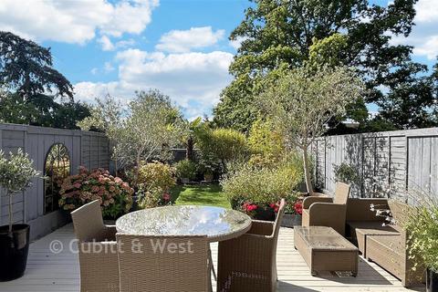 3 bedroom maisonette for sale, High Street, Cranleigh, Surrey