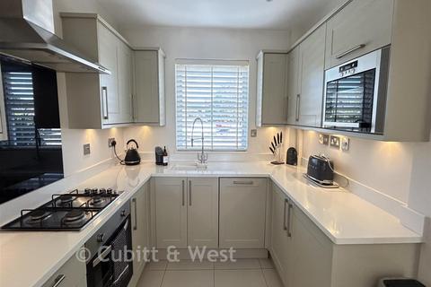 3 bedroom maisonette for sale, High Street, Cranleigh, Surrey