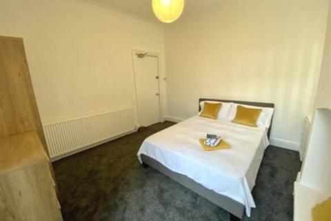 1 bedroom in a house share to rent, Alresford Road, Manchester