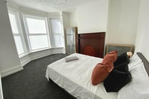 1 bedroom in a house share to rent, Alresford Road, Manchester