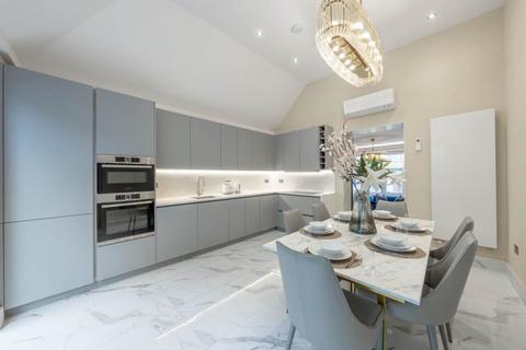 4 bedroom flat to rent, Duke Street, London W1