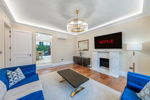 4 bedroom flat to rent, Duke Street, London W1