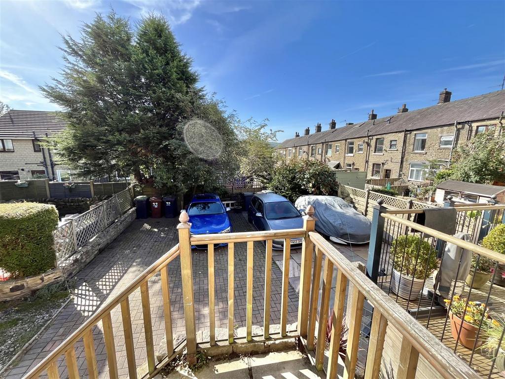 Walled Frontage & Parking