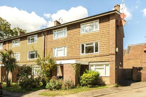 Windrush Close, London W4