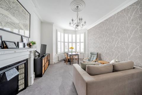 3 bedroom flat for sale, Ferme Park Road, London, N8