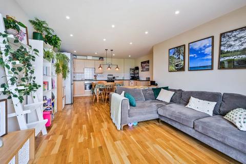 2 bedroom flat for sale, Aits View, Victoria Avenue, West Molesey, KT8