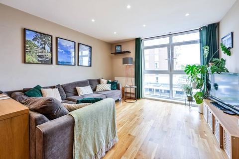 2 bedroom flat for sale, Aits View, Victoria Avenue, West Molesey, KT8