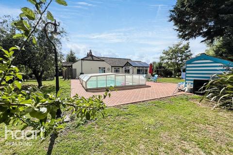 4 bedroom detached bungalow for sale, Whaplode PE12