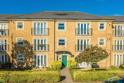 White Lodge Close, Isleworth TW7