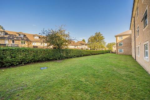 2 bedroom flat for sale, White Lodge Close, Isleworth TW7