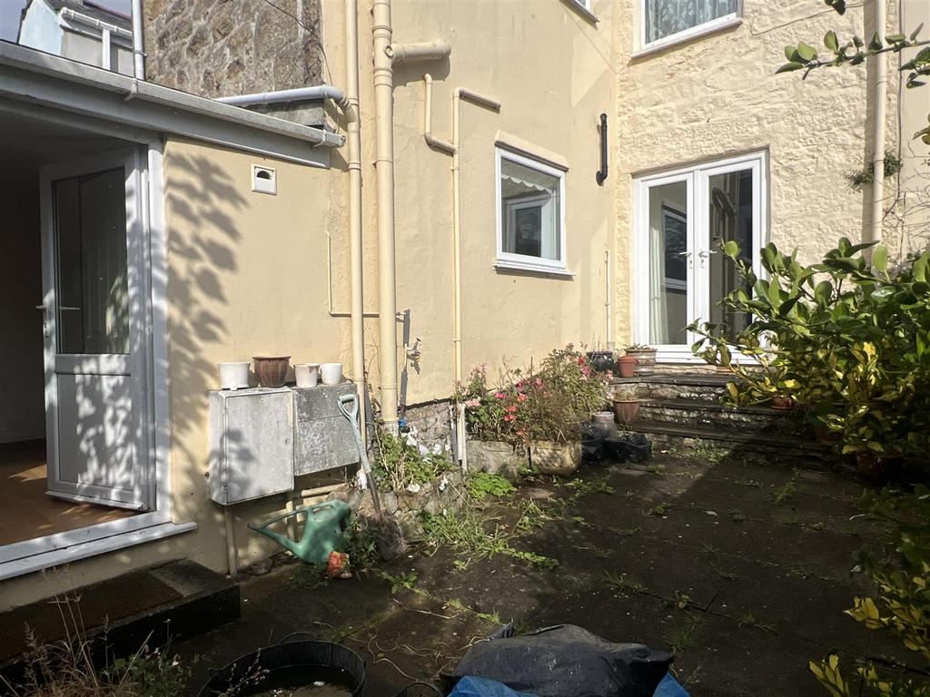 Rear courtyard