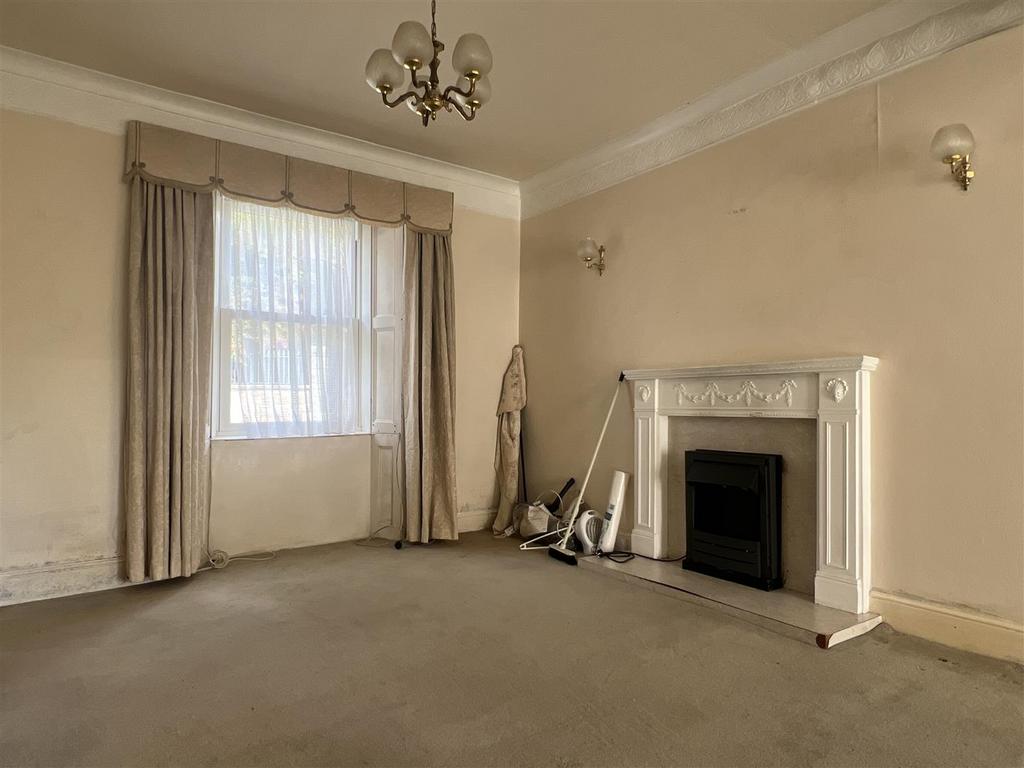 Lounge/Dining room