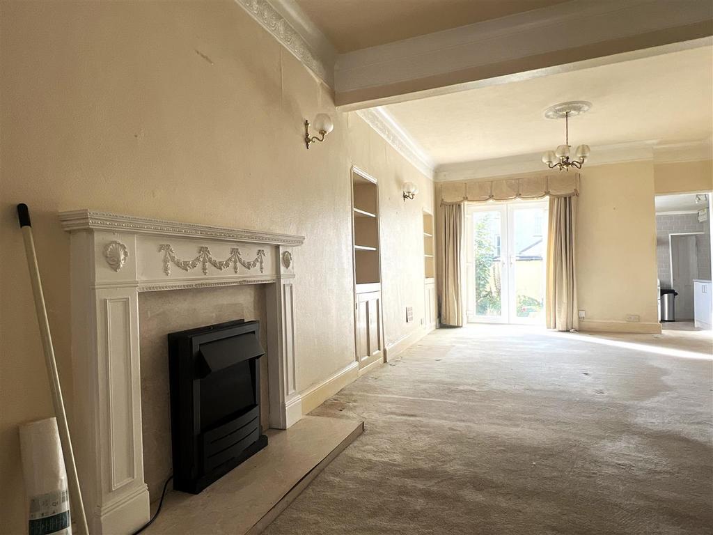 Lounge/Dining room