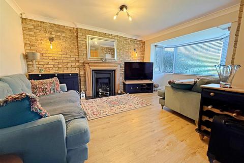 3 bedroom semi-detached bungalow for sale, Waddingham Place, New Waltham, Grimsby, N.E. Lincs, DN36 4QY