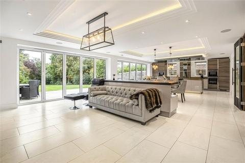 5 bedroom detached house to rent, Newberries Avenue, Radlett