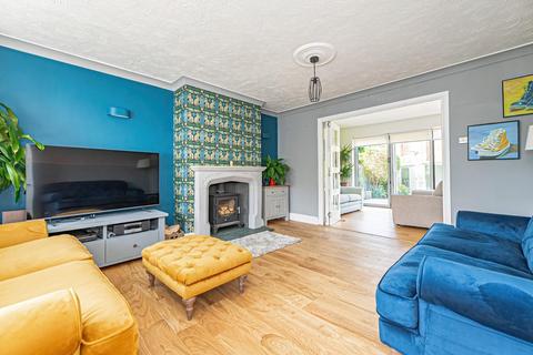 undefined, Wallace Drive, Eaton Bray