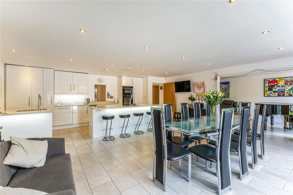 Kitchen/Dining