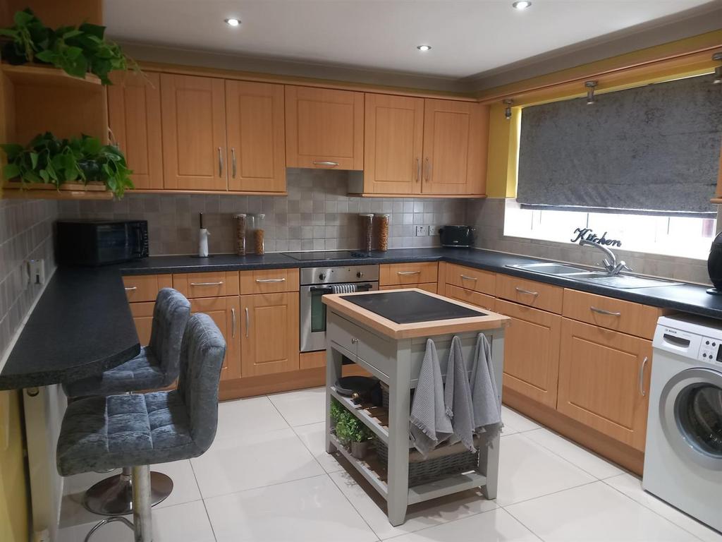 Kitchen 1.jpg