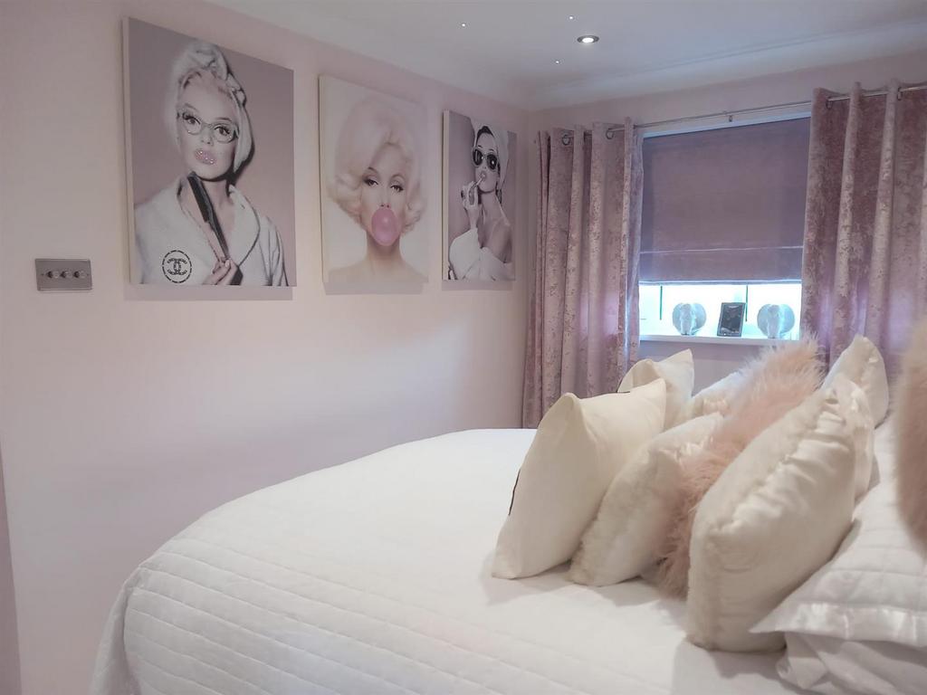 Main Bedroom 2.jpg