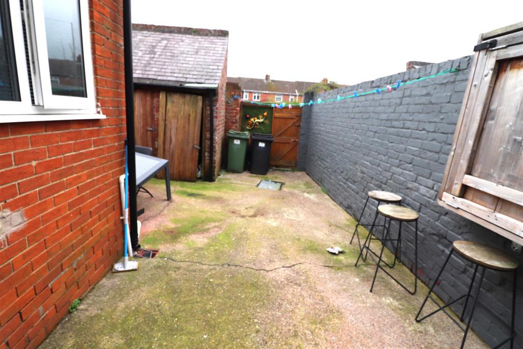 Enclosed rear yard