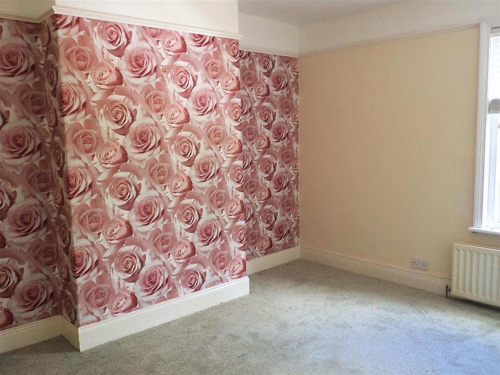 Main front bedroom