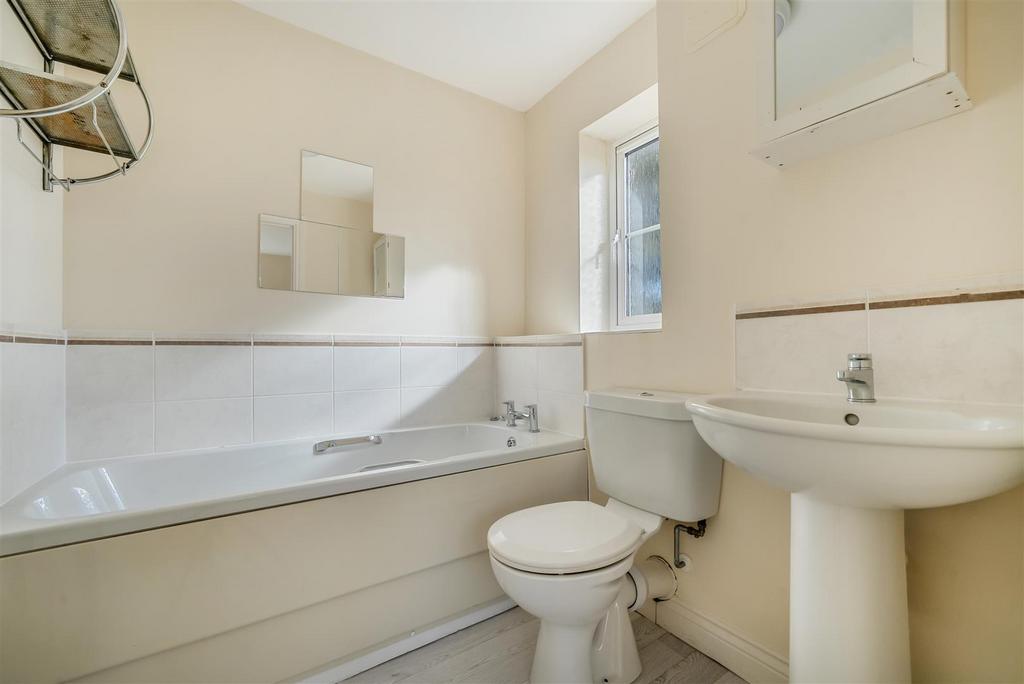 En-Suite To Front Bedroom