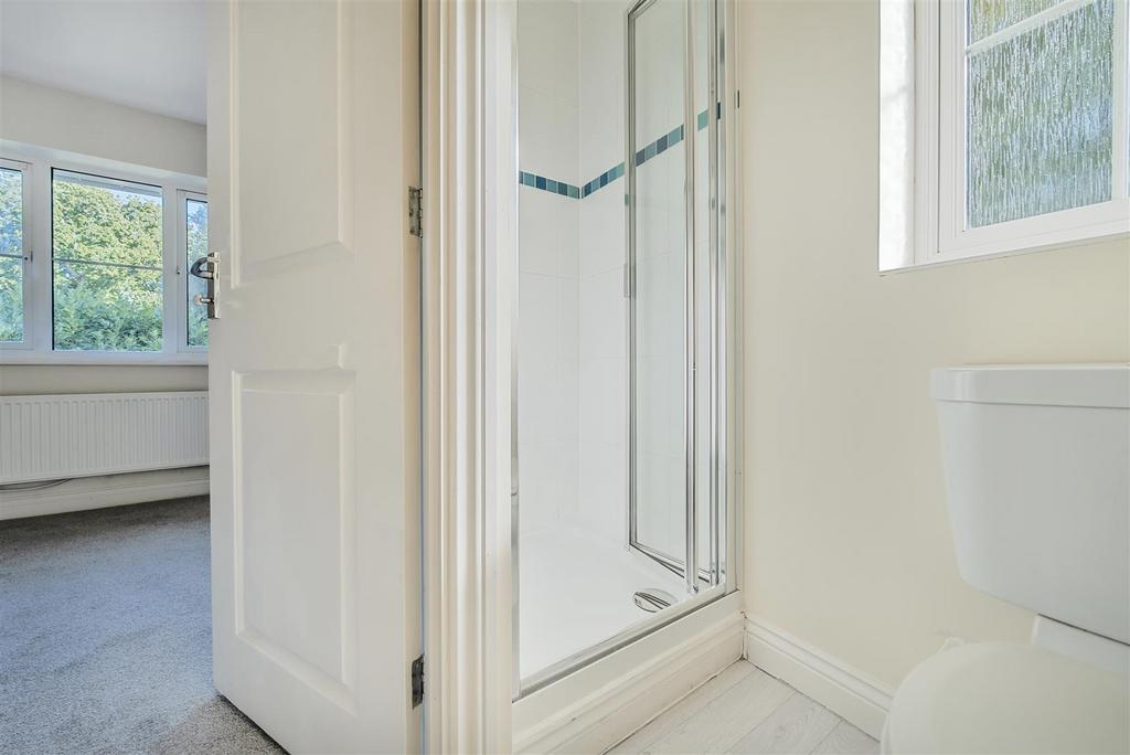 En-Suite To Rear Bedroom